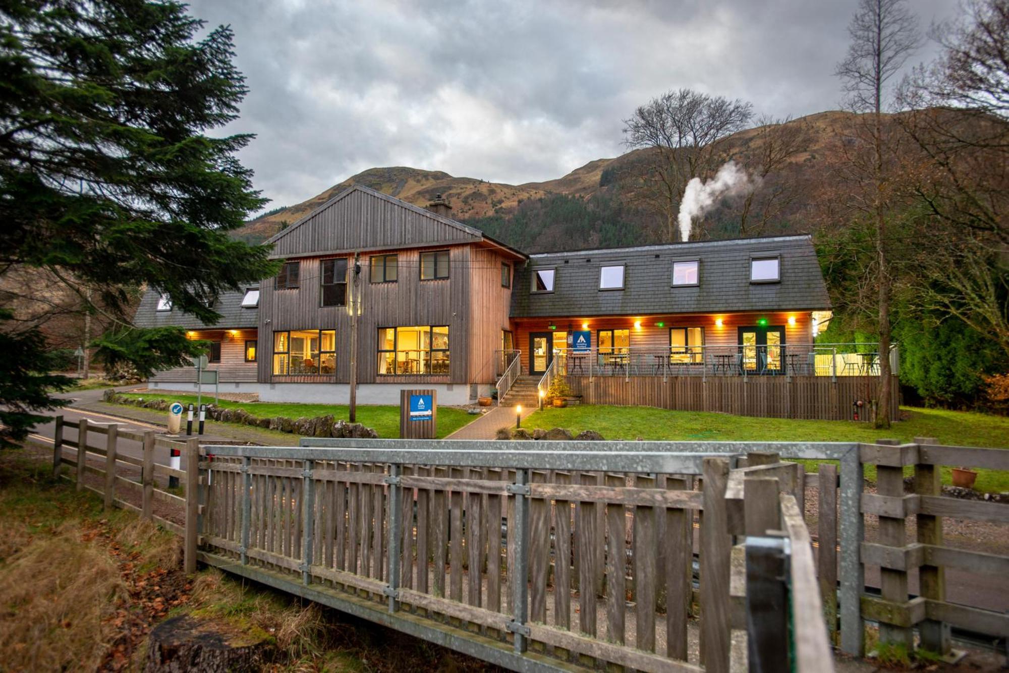 Glen Nevis Youth Hostel フォート・ウィリアム エクステリア 写真 The new visitor centre