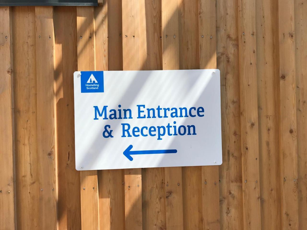 Glen Nevis Youth Hostel フォート・ウィリアム エクステリア 写真 A sign at the entrance of the National Museum of Scotland