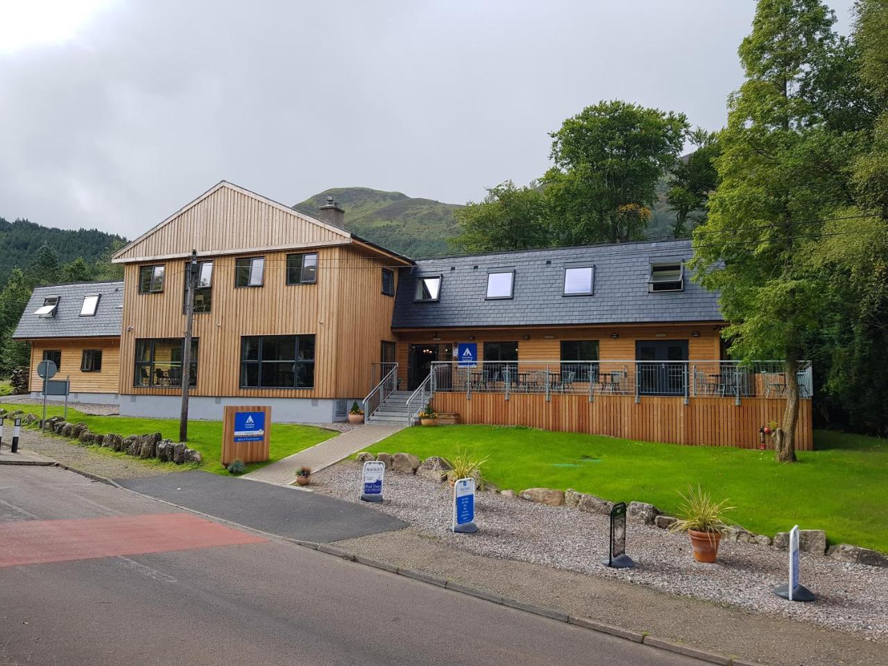 Glen Nevis Youth Hostel フォート・ウィリアム エクステリア 写真 The new visitor centre at the Scottish Crannog Centre