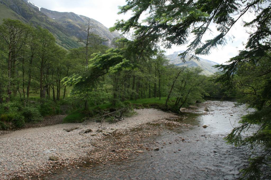 Glen Nevis Youth Hostel フォート・ウィリアム エクステリア 写真 The River Calder